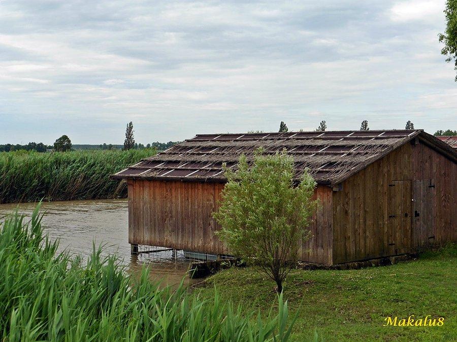Domek nad kanałem