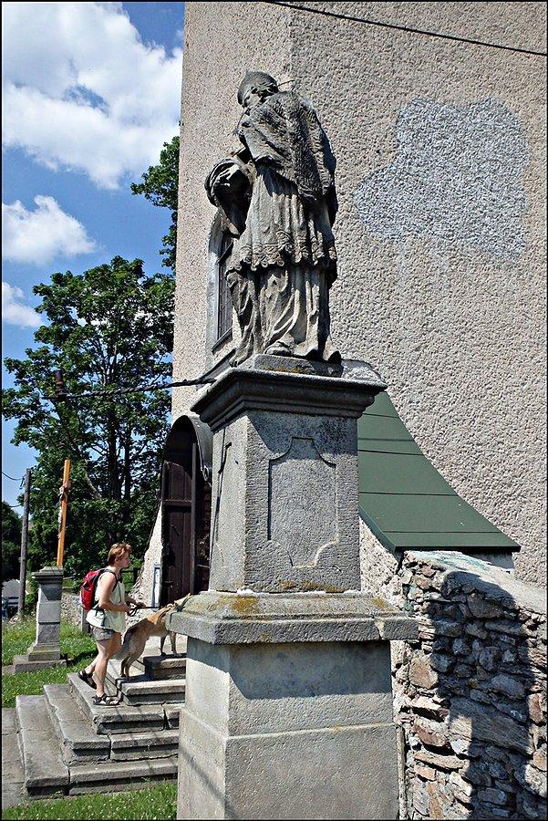 Figura św. Jana Nepomucena w Mostowicach