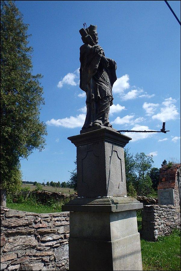 Figura św. Jana Nepomucena w Mostowicach