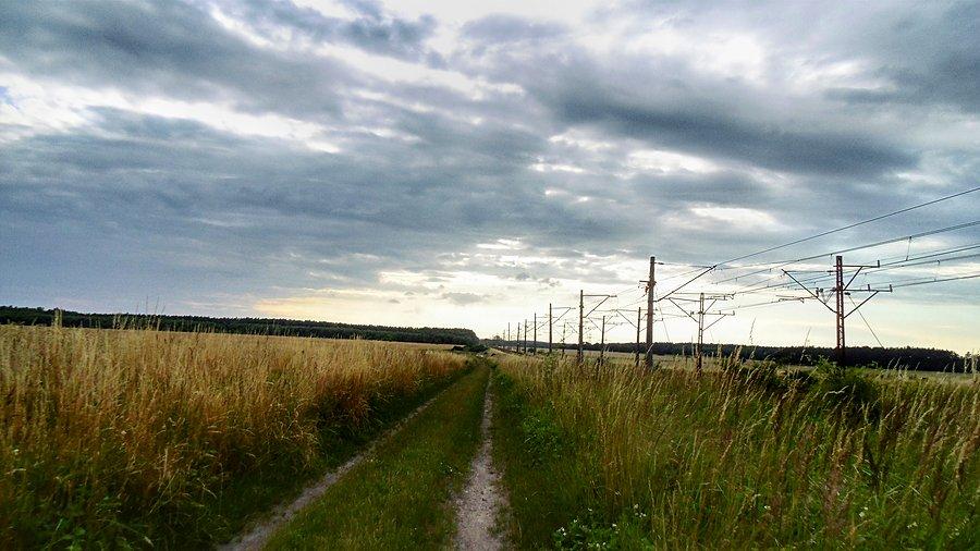I dalej wzdłuż torów