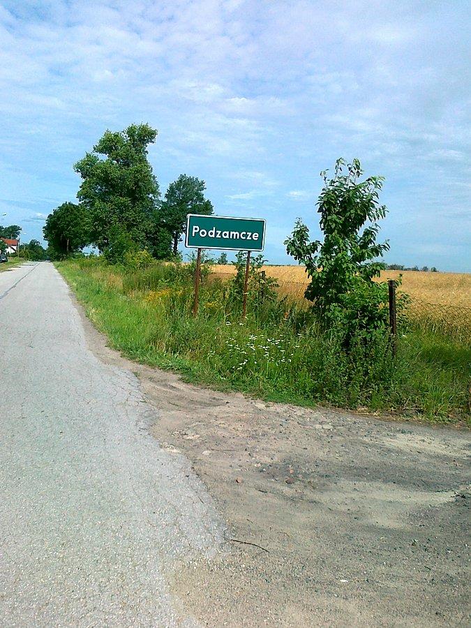 Droga wiodła przez Podzamcze