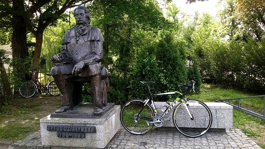 Kórnik - przy pomniku Działyńskiego