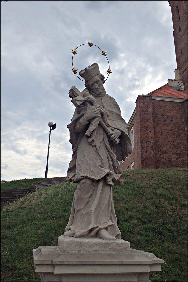 Św. Jan Nepomucen przed zamkiem w Legnicy- kopia