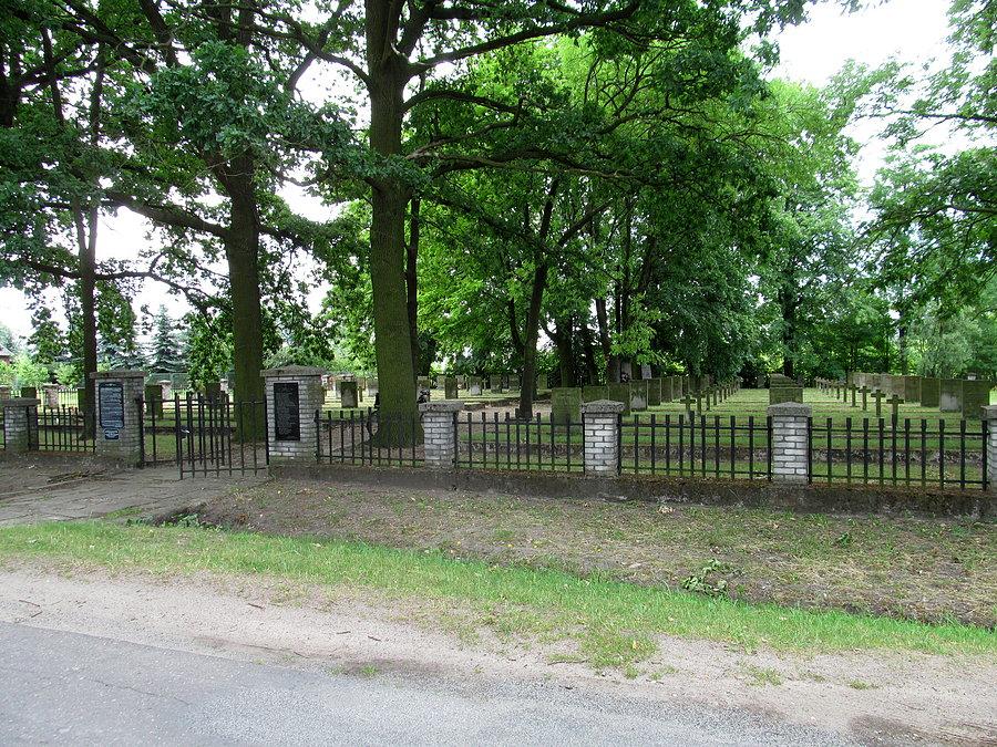 Kompina - w dniach 14-15 września 1939 była miejscem zaciętych walk 26 dywizji piechoty Armii pomorze z hitlerowskim najeźdźcom. We wsi znajduje sie cmentarz który został wpiosany do rejestru zabytków Narodowego Instytutu Dziedzictwa