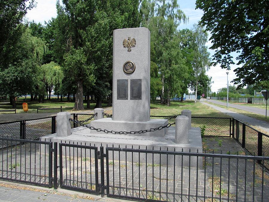 Łyszkowice - pomnik poświęcony poległym podczas I WŚ