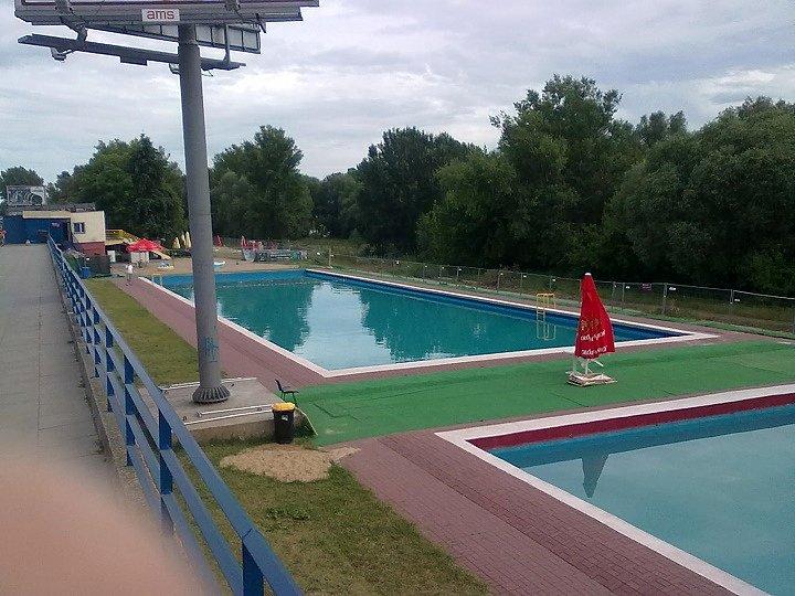 Baseny na Saskiej Kępie puste przerwa techniczna