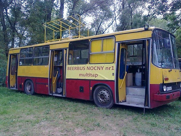 Ikarus 260 w barwach warszawskich po jakichś przeróbkach na beerbus