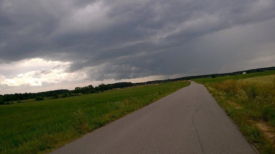 Nad Ełckim Borem pompuje
