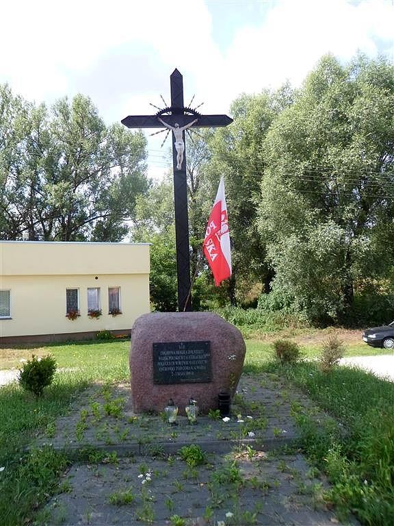 Mogiła z czasu wojen napoeońskich. Bitwa pod Ostrówkiem 1809