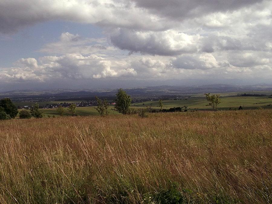 Widoczek z przeł. Sieniawskiej - gdzieś tam są Tatry