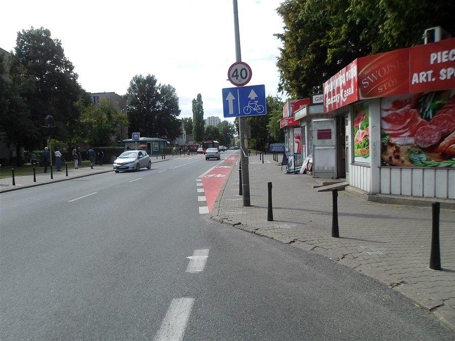 Pasy dla rowerzystów ulica Dickensa na Ochocie