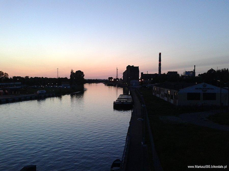 Elbląski port nocą