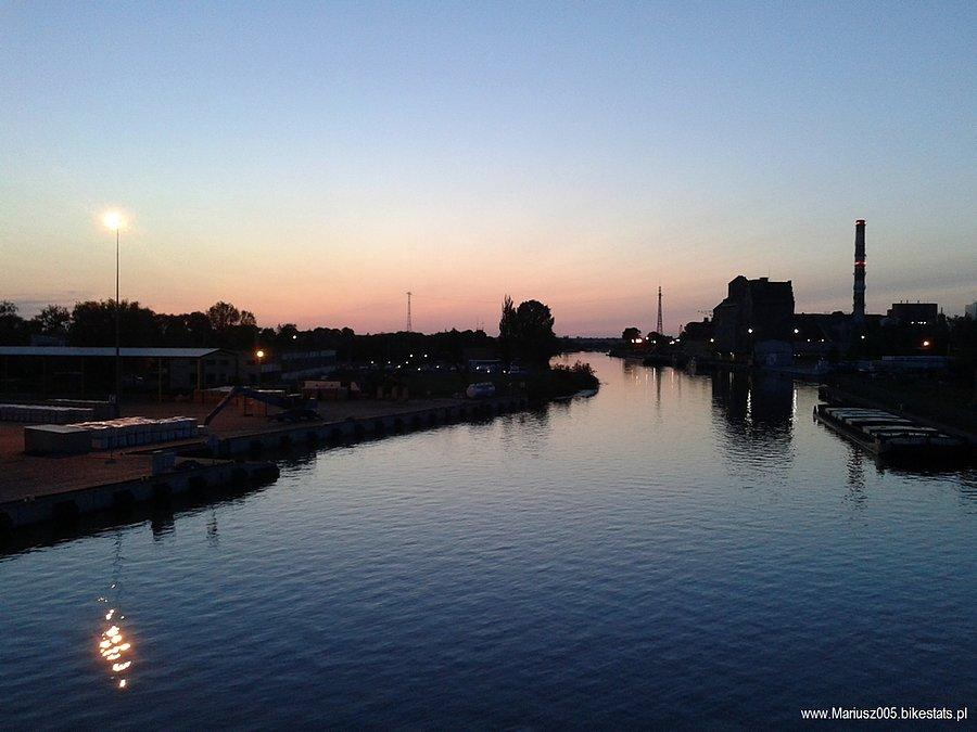 Elbląski port nocą