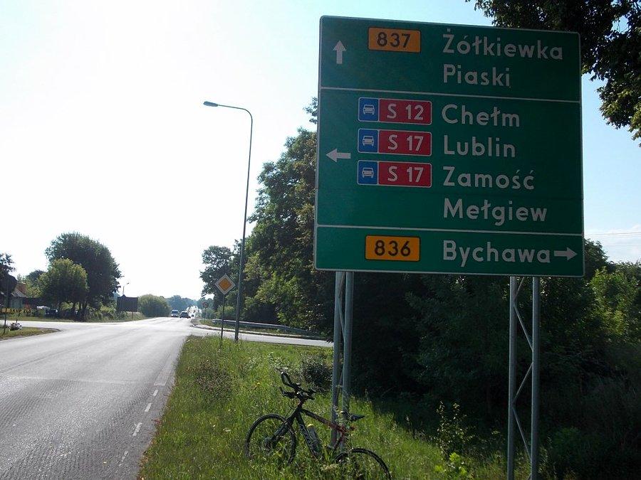 Serwisówka przy S17 - Piaski