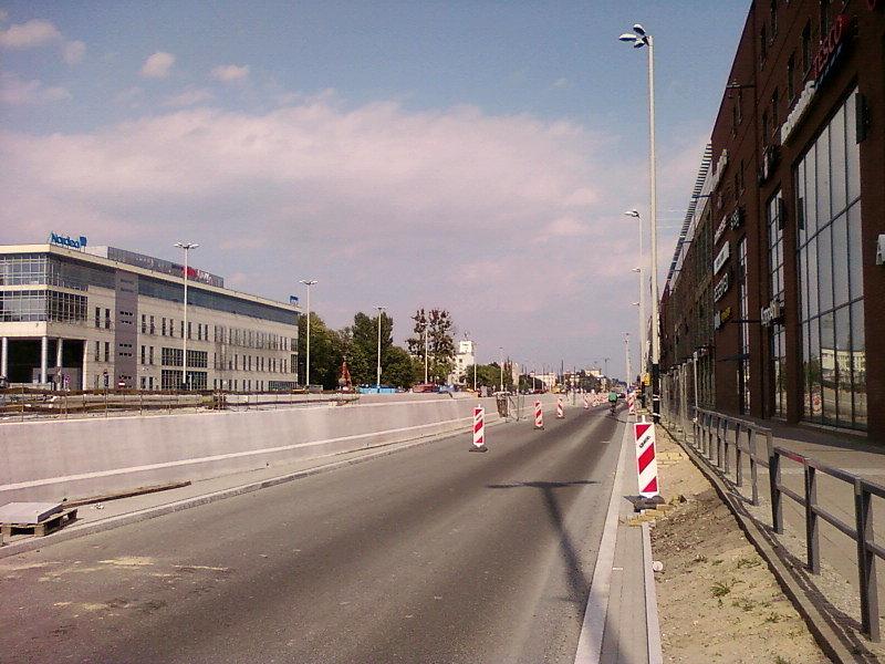 Nowy asfalt przed Galerią Łódzką