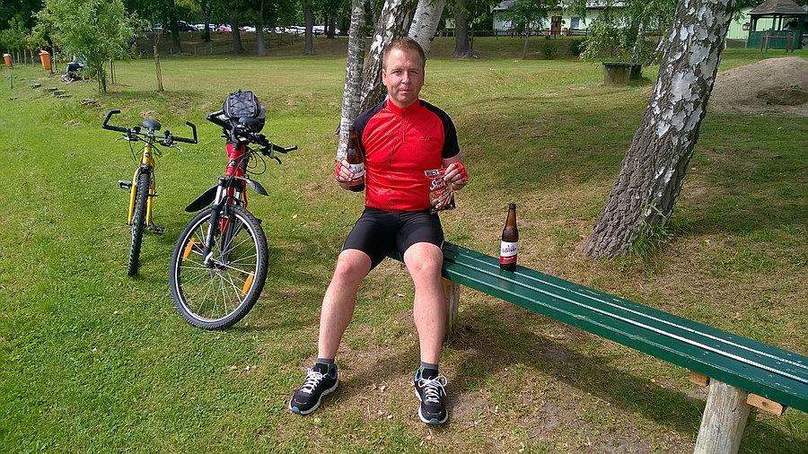Postój w Löcknitz nad jeziorem. Piwo i kabanosy z NETTO