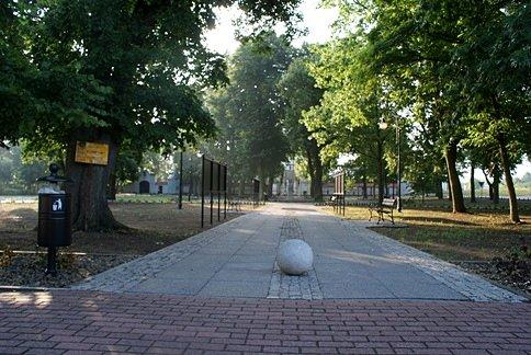 Przed Sanktuarium św. Anny w Smardzewicach