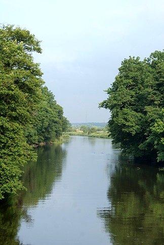 Dziś, teraz z mostu w Spale nie ujrzymy nawet tomaszowskich kominów