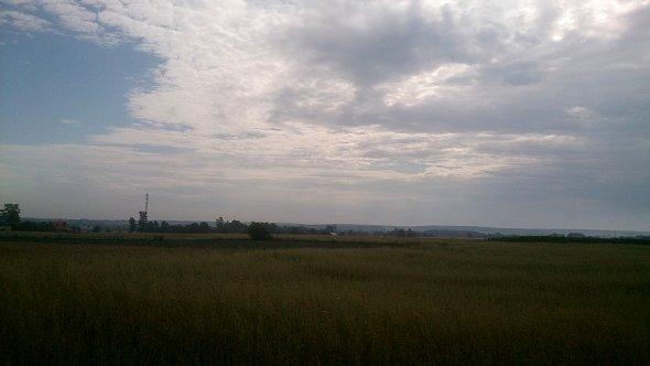Chmury nad polami