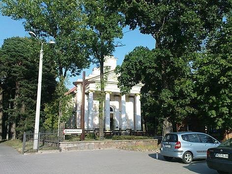 Front kościoła w Wiązownie