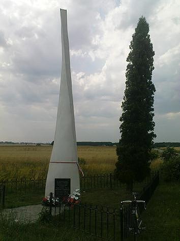 Pomnik polskiego lotnika z Brygady Pościgowej, która broniła nieba nad Polską we wrześniu 1939 roku