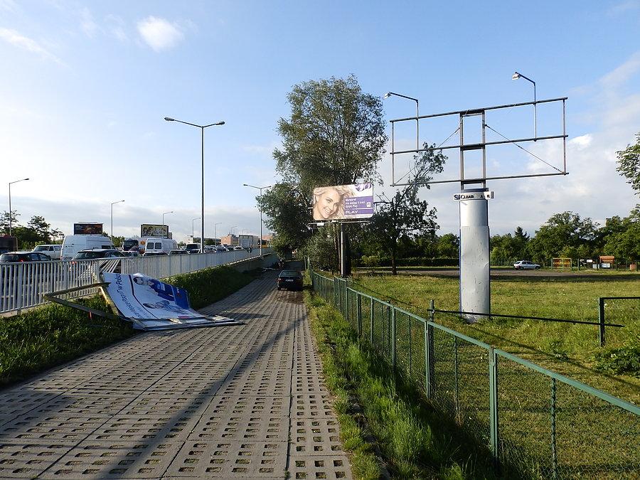 Szkody w uprawie bilbordów przy Klecińskiej