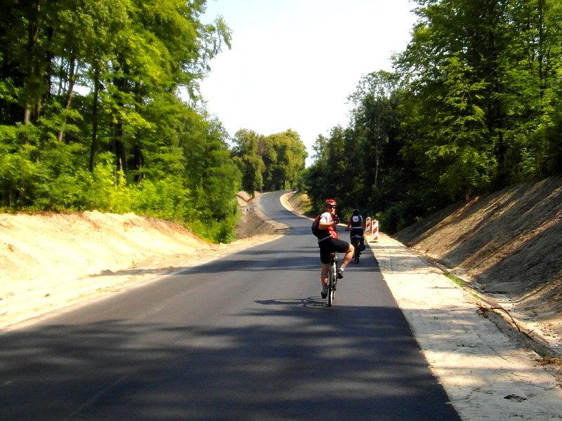 Rowerzyści pokonują powiślańskie szlaki