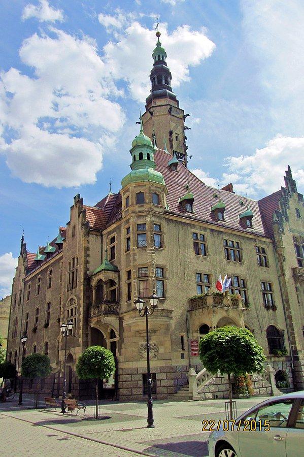 Jawor - Rynek - Ratusz ujecie z boku