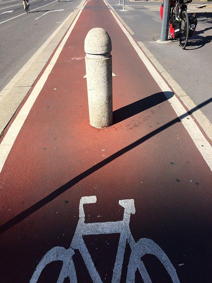 Przeszkoda na ściezce rowerowej