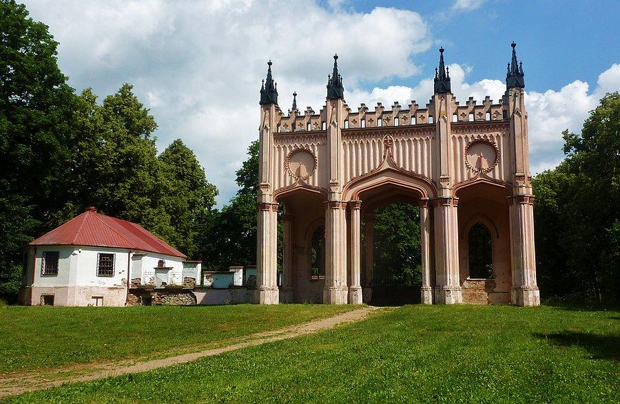 Portyk pałacu Paca w Dowspudzie. Tyle zostało po "pałacu wartym Paca"