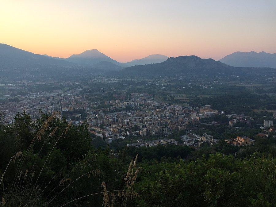 Panorama zpodjazdu na Monte Casino