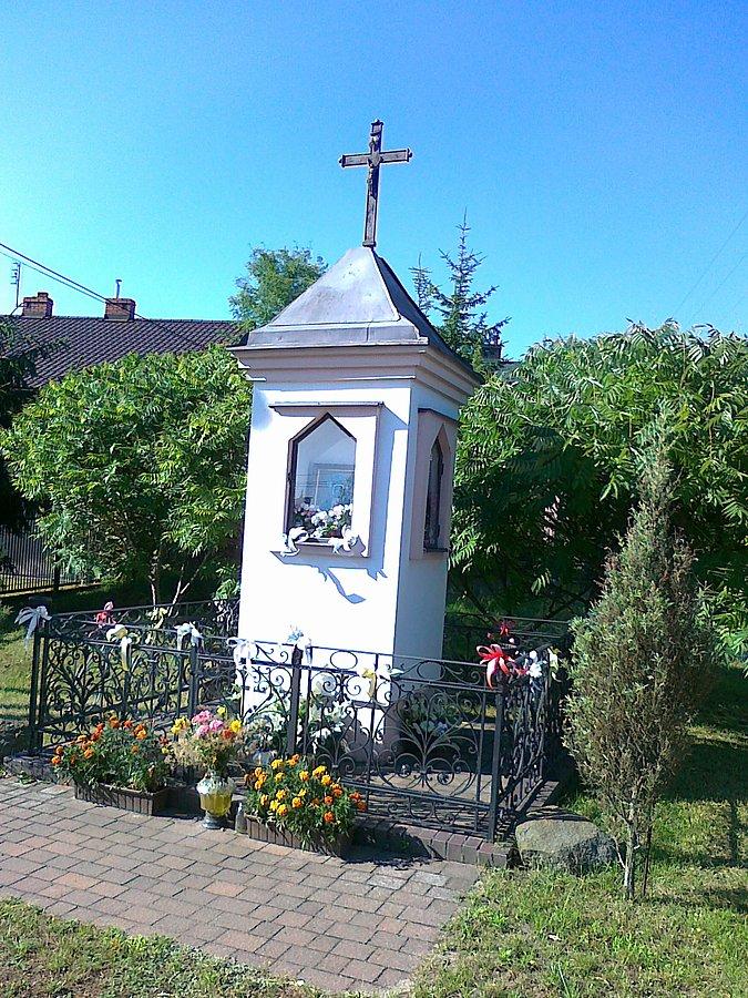 Kapliczka na rogu Borzęcińskiej i 3 Maja w Truskawiu