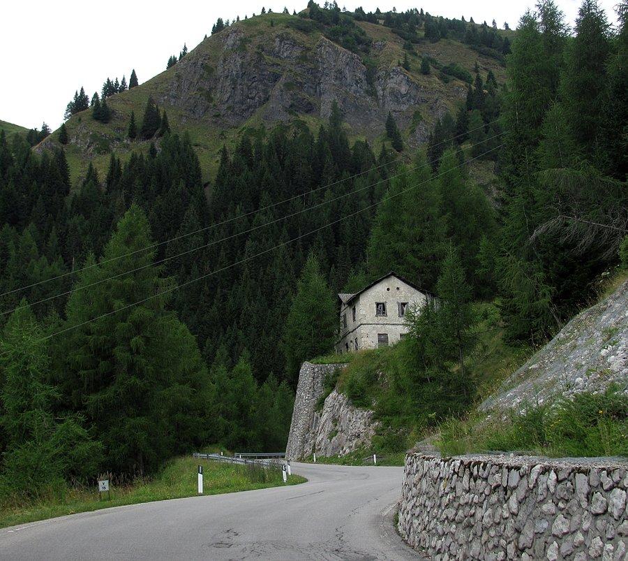 Domek przy drodze