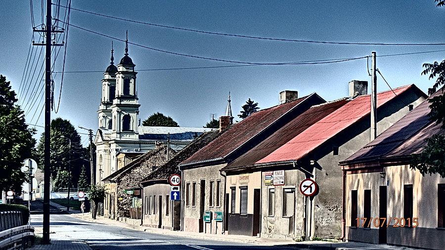 Praszka w głębi barokowa fara