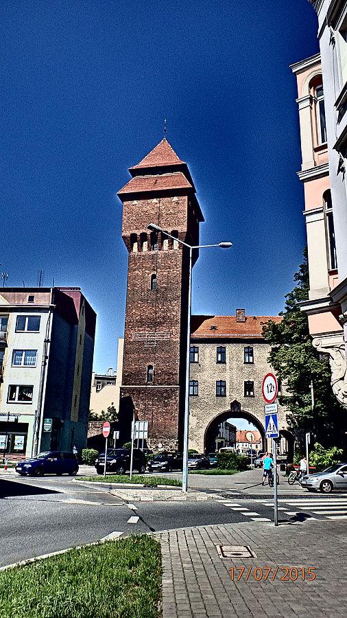 Kluczbork. Wieża ciśnień w dawnej wieży zamkowej - symbol miasta