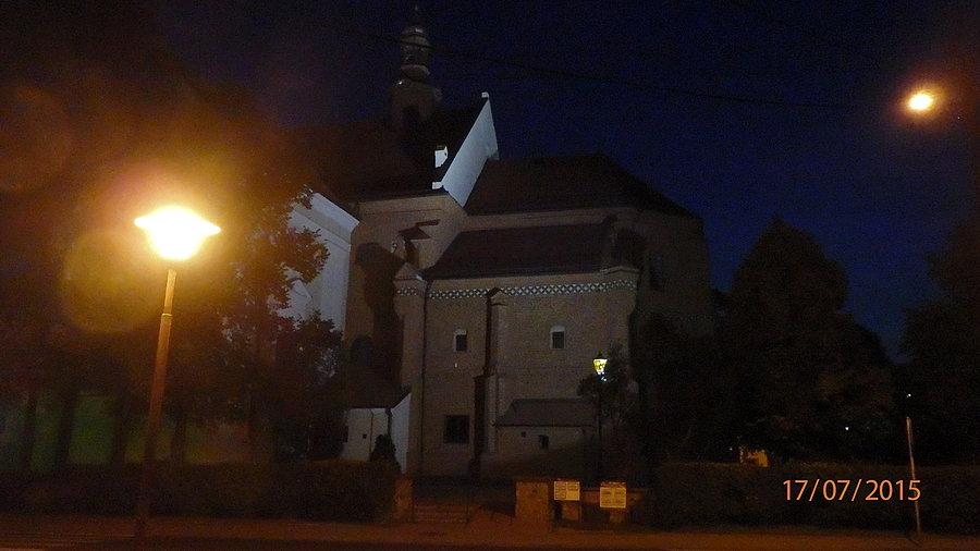 Łask nocą. Kościół