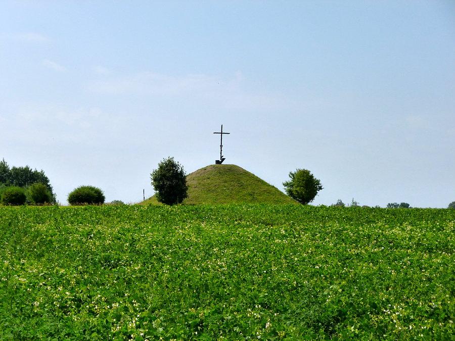 Kopiec z daleka