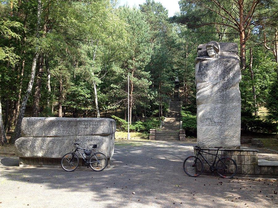 Piła Leszków - cmentarz wojenny z II wojny światowej