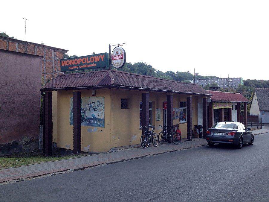 Postój w Ujściu przed sklepem z napojami dla rowerzystów :-)