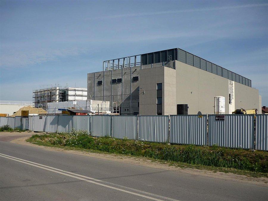 Budynek w Kaputach coraz bardziej przypomina więzienie. Licznik - 340