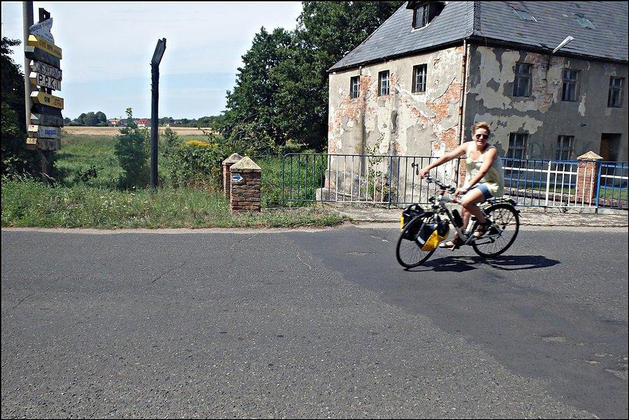 Justek nadjeżdża