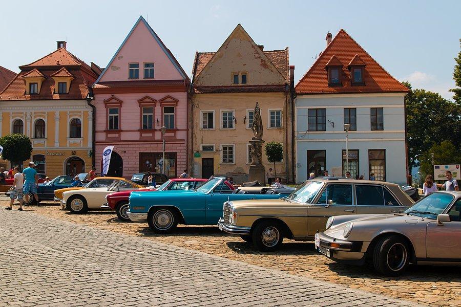 Wystawa aut na rynku