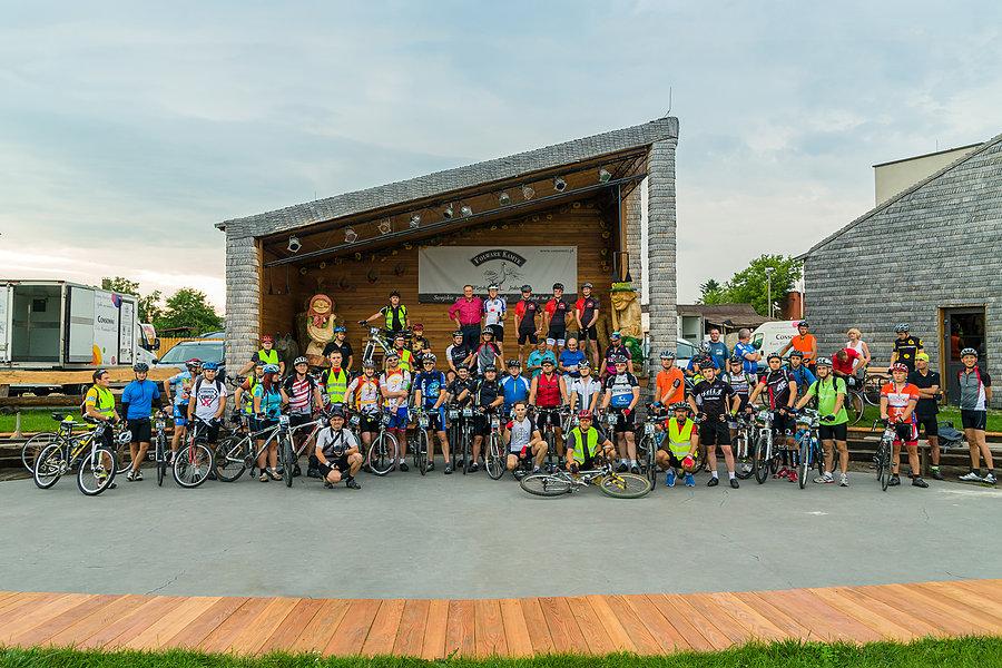 Częstochowska Mini Orbita 2015 - pamiątkowa fotka na pit stopie Folwarku Kamyk