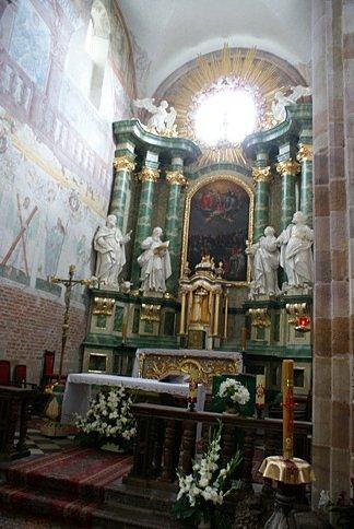 Ołtarz główny w kościele św. Tomasza