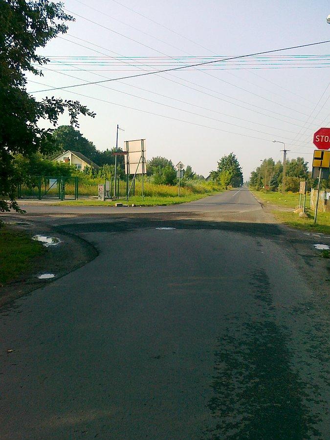 A tu wyjeżdża się na główną ulicę Janowa