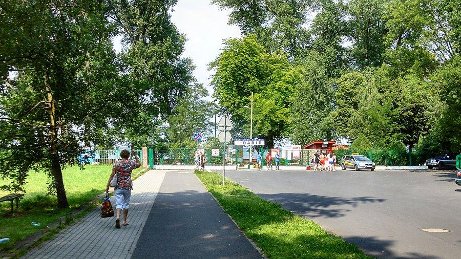 Wejście na kąpielisko miejskie w Dąbiu