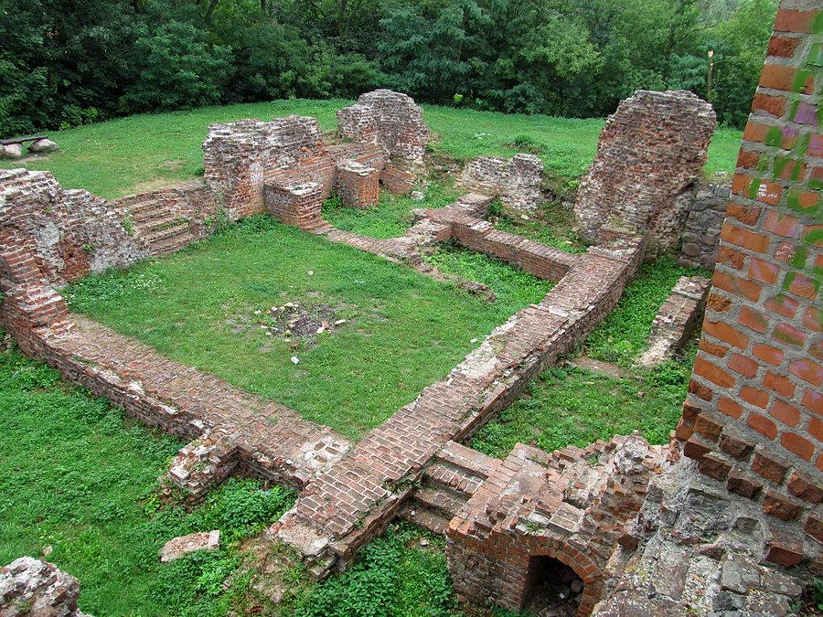 Raciązek - fragment ruin zamku