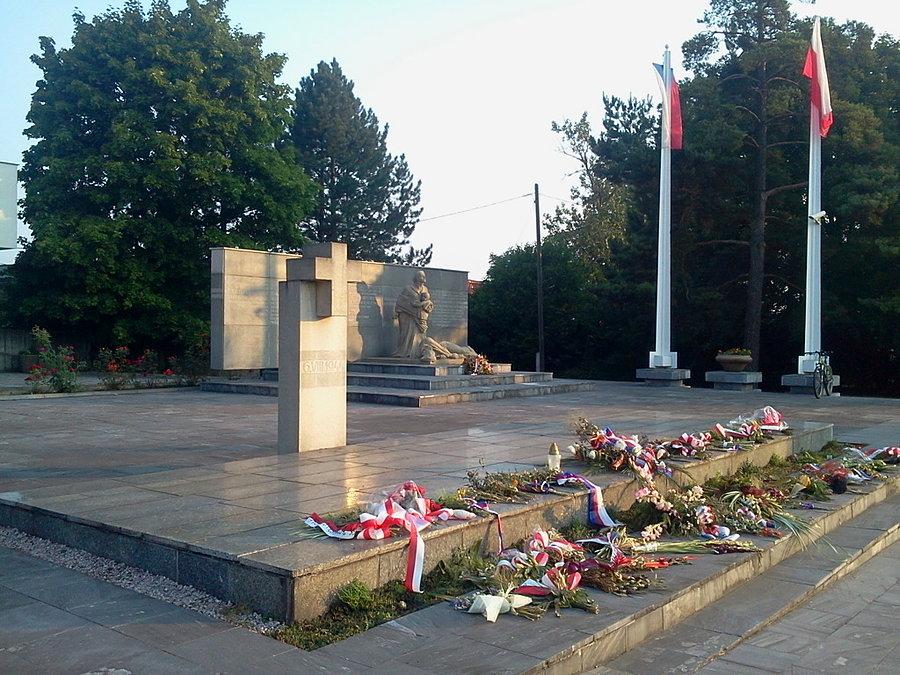 Pomnik w Żywocicach
