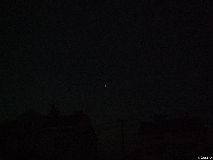 Księżyc nad domami w Tyczynie
