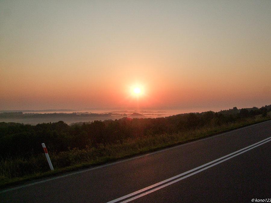 Widok z drogi w kierunku wschodnim